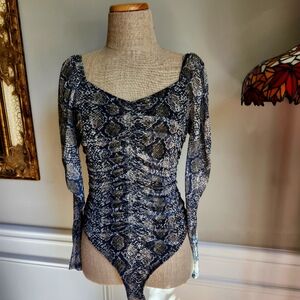 Animal printdenims! Rose bodysuit Sz M